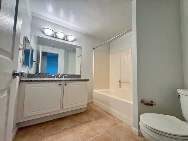 Building Photo - Las Palmas! 2 Bedroom | 2 Bathroom | Garage!