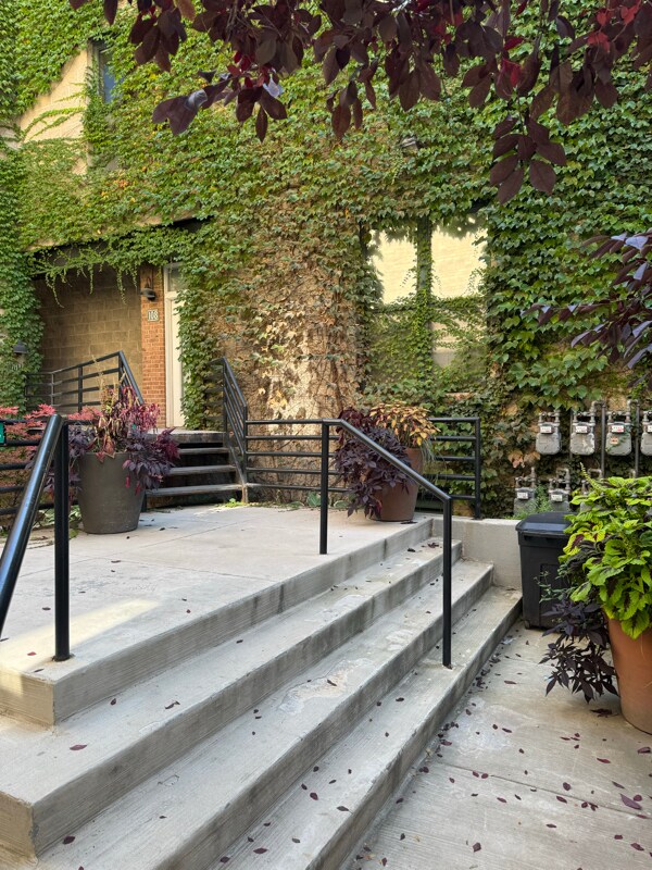 Building Photo - 2943 N Lincoln Ave