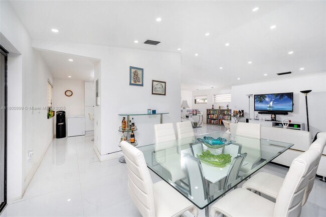 Building Photo - 9647 SW 138th Ave