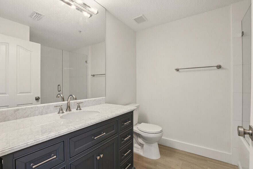 Building Photo - 9849 Baywinds Dr
