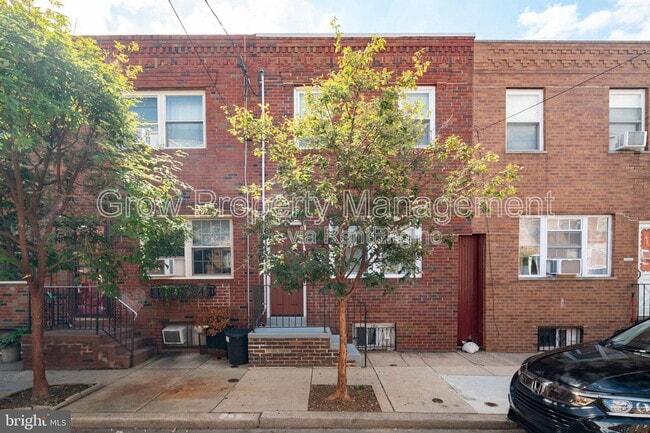 Building Photo - 928 Dudley St
