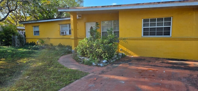 Building Photo - 112 Newton Rd