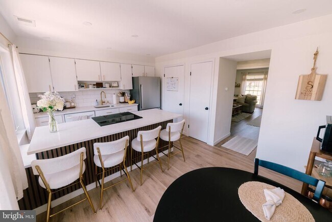 Building Photo - 126 Albemarle Dr