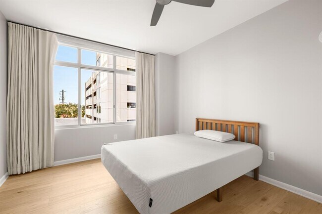 Building Photo - 54 Rainey St