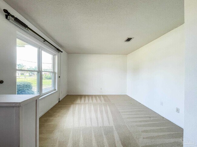 Building Photo - 5527 Sunburst Ln