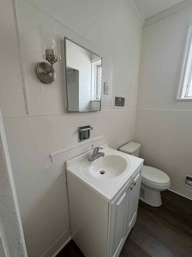 Building Photo - 1960 N Patton St