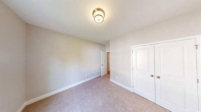 Building Photo - 1016 Moen Lp
