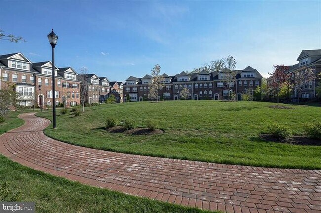 Building Photo - 2149 Red Vine Dr