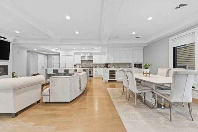 Building Photo - 377 W First St