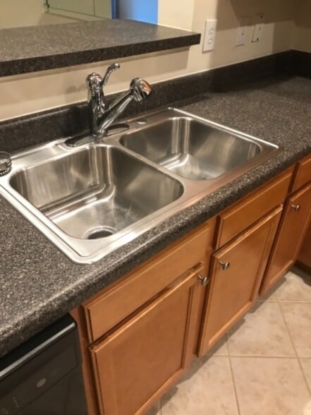 Building Photo - 660 Friendway Rd