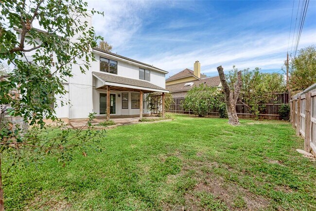 Building Photo - 1009 Riverlawn Dr