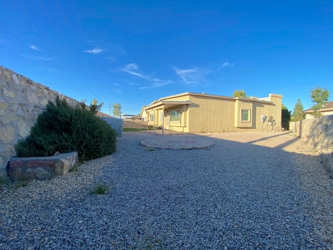 Building Photo - East El Paso 4 bed Refrig A/C with Solar Panels!