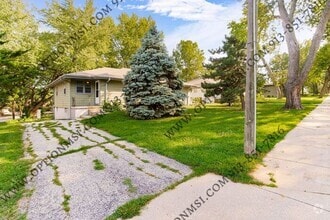 Building Photo - Close to downtown OP!!! Includes Water, El...