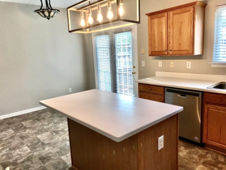 Building Photo - 16213 Peachmont Dr