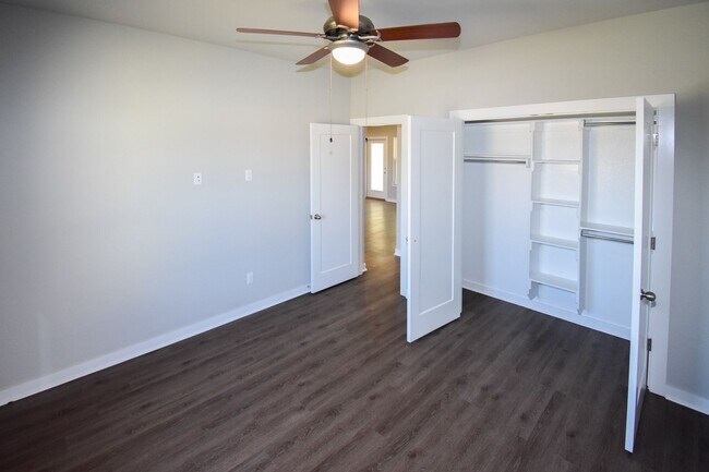 Building Photo - 4BR/2BA Farmington Home!