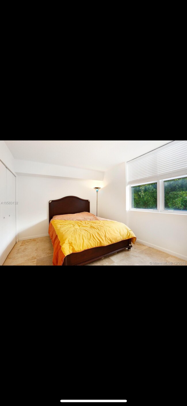 Building Photo - 1555 N Treasure Dr