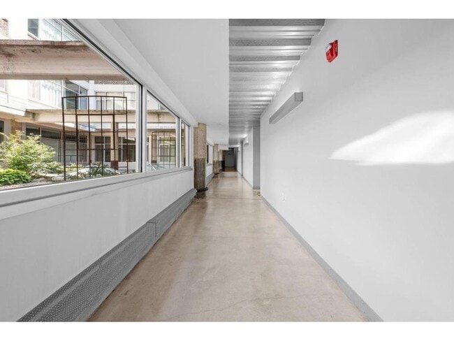 Building Photo - 700 N Washington Ave