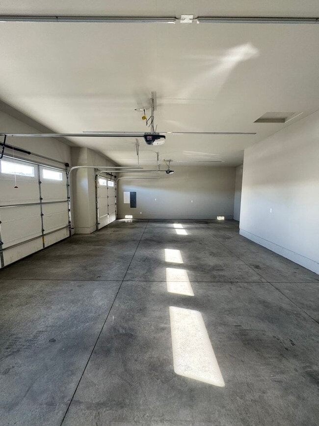 Building Photo - Occupied, do not disturb tenants.  West Valley 3 bedroom 3 Car Garage Custom Built