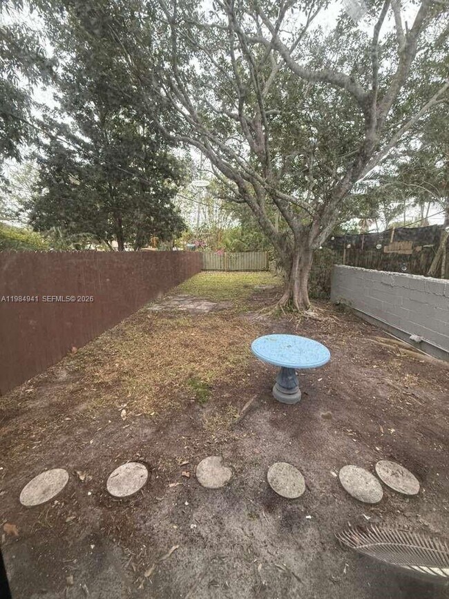 Building Photo - 1608 NW 5th Ave