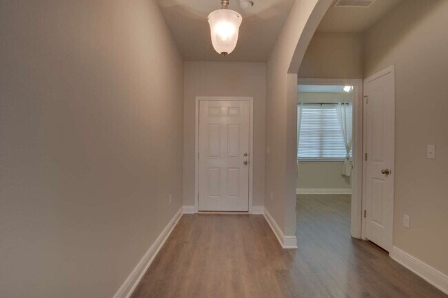 Building Photo - Ashley Plantation Living — 3BR Home with Granite Countertops, Large Kitchen Island, Trey Ceilings...