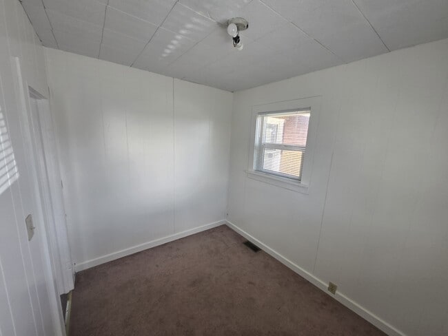 Building Photo - 411 Opal St