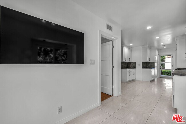 Building Photo - 1521 Midvale Ave