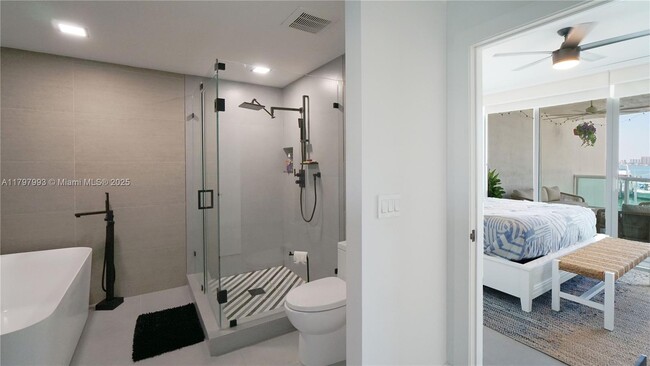 Building Photo - 7918 Harbor Island Dr