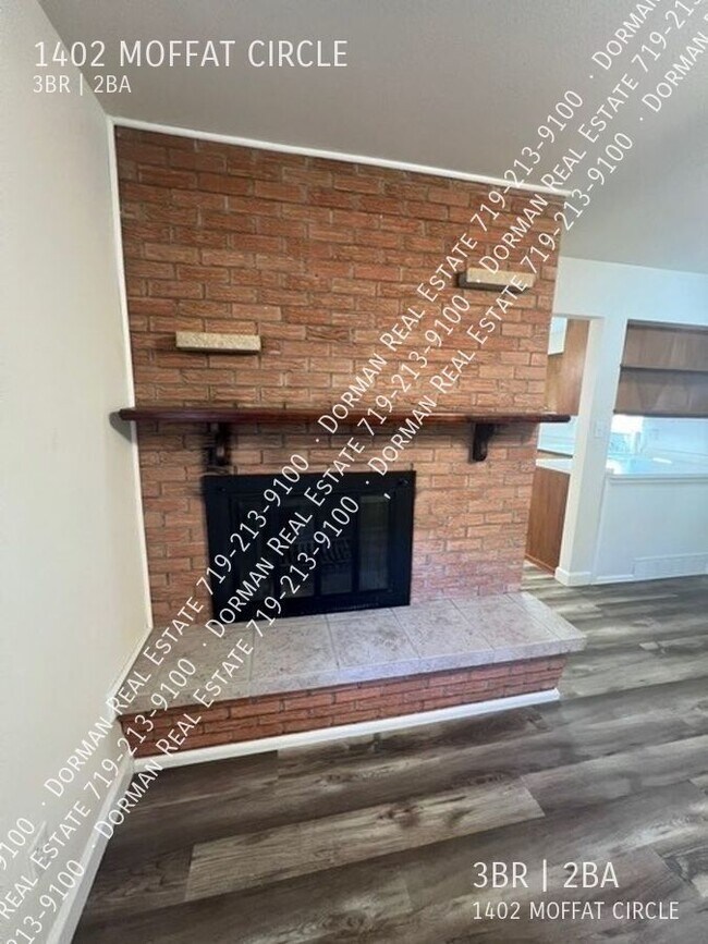 Building Photo - 1402 Moffat Cir
