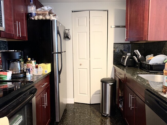 Building Photo - 8-10 Museum Way