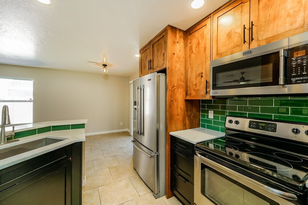 Building Photo - 8892 N Lessing Ct