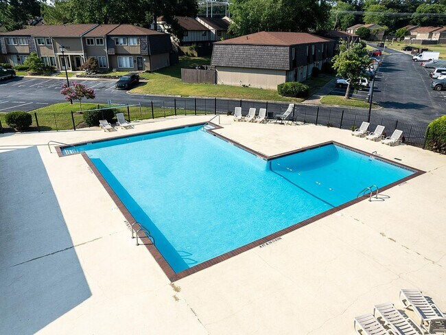 Building Photo - 1189 Ashborough Dr