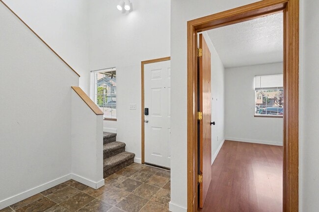 Building Photo - 5260-5262 Springcrest Drive