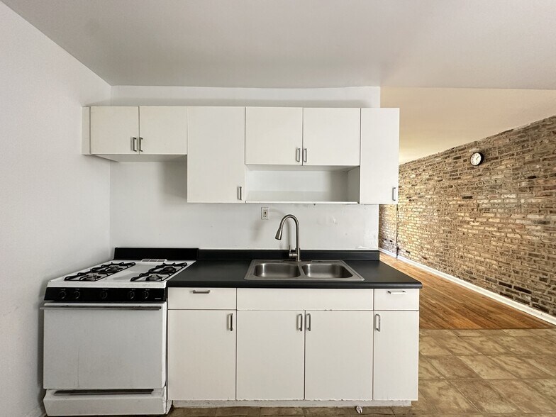 Building Photo - 2332 N Spaulding Ave