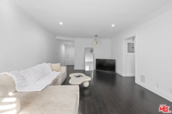 Building Photo - 11646 Chenault St