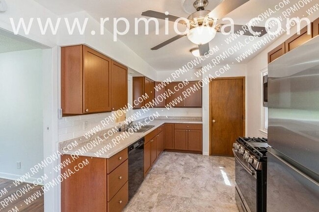 Building Photo - 1806 Larnard Dr
