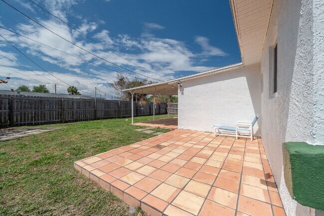 Building Photo - Remodeled 3/2 in Central Merritt Island!