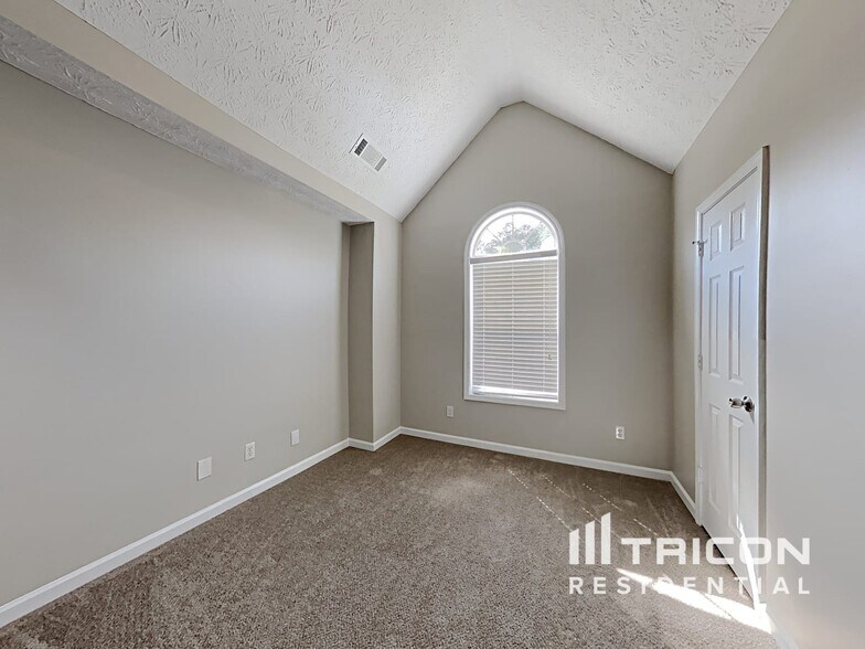Building Photo - 65 Cascade Ct
