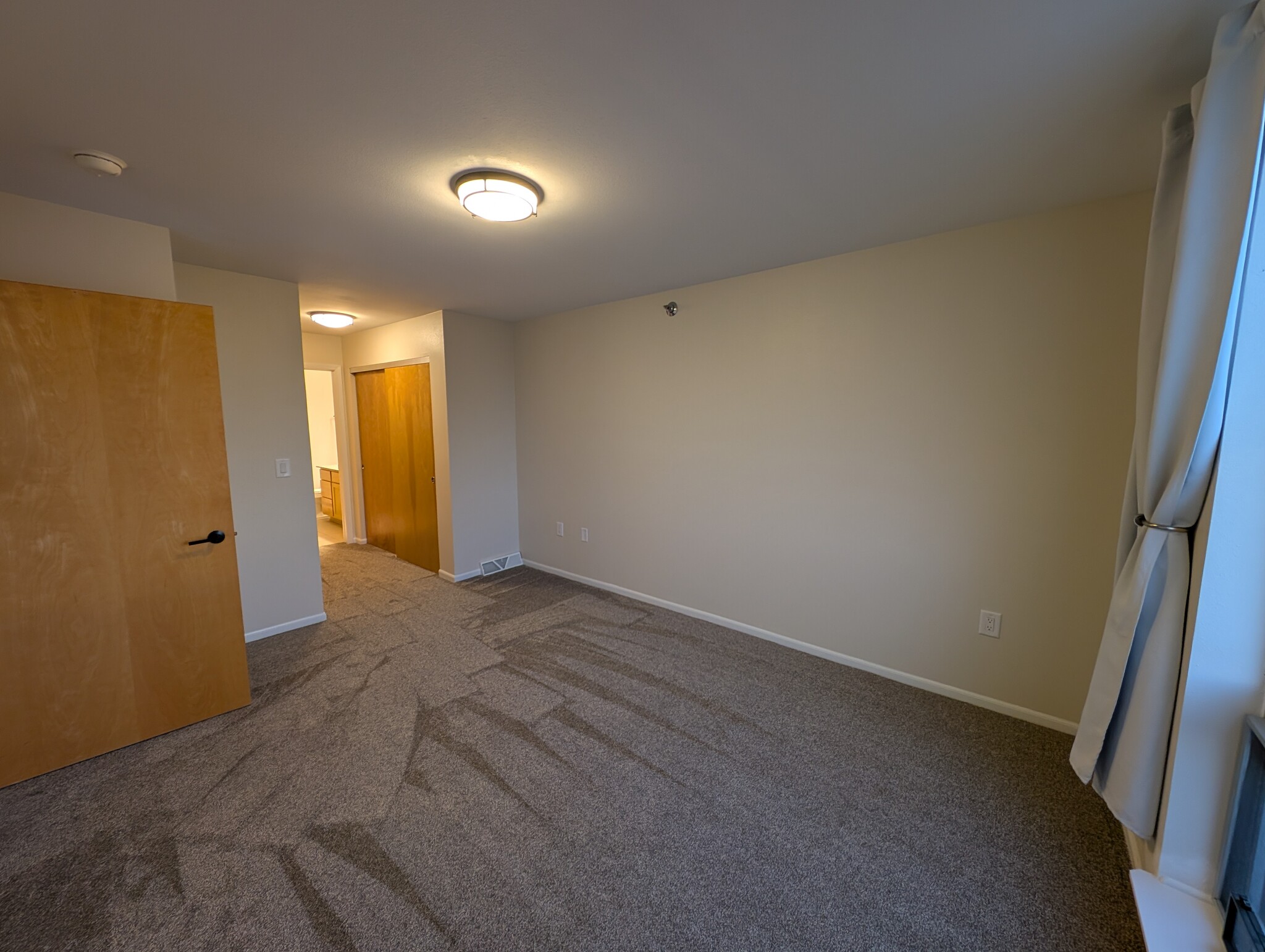 Building Photo - 2121 S Kinnickinnic Ave