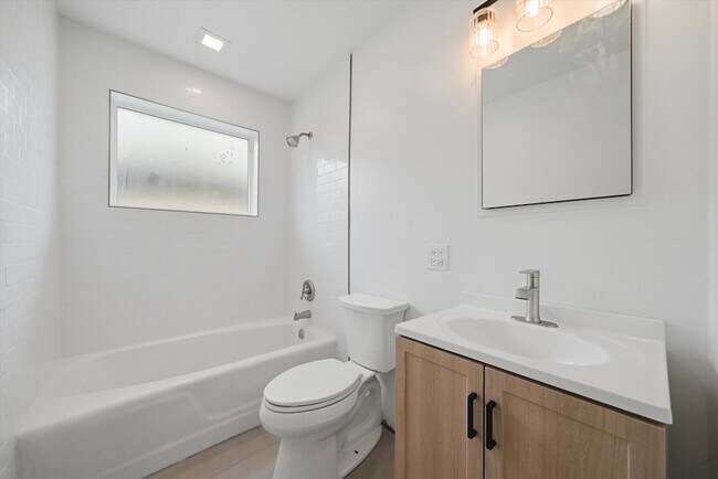 Building Photo - 7709 W Marwood Ave