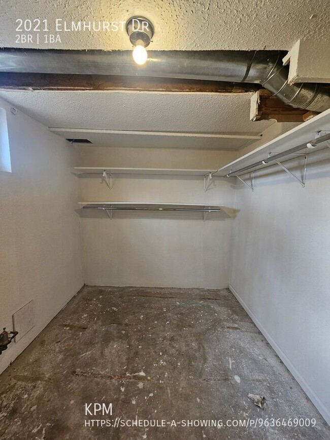 Building Photo - 2021 Elmhurst Dr