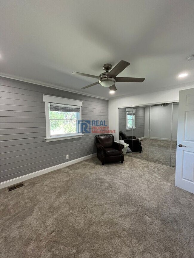 Building Photo - 6024 Thunderhill Rd