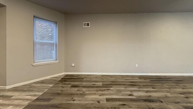 Building Photo - 5820 Belmar St