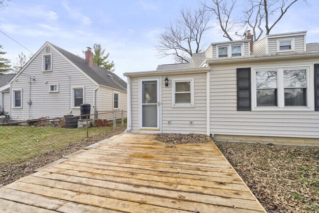 Building Photo - 1710 Hess Blvd