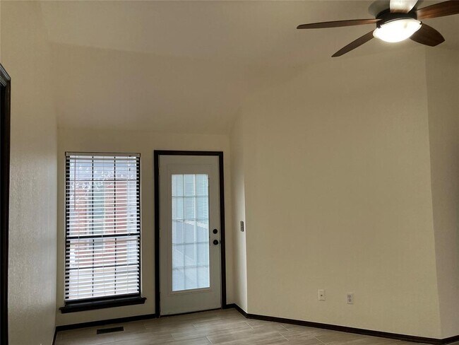 Building Photo - 405 Rhoades Ct