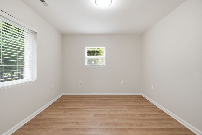 Building Photo - 18 Grandin Cir