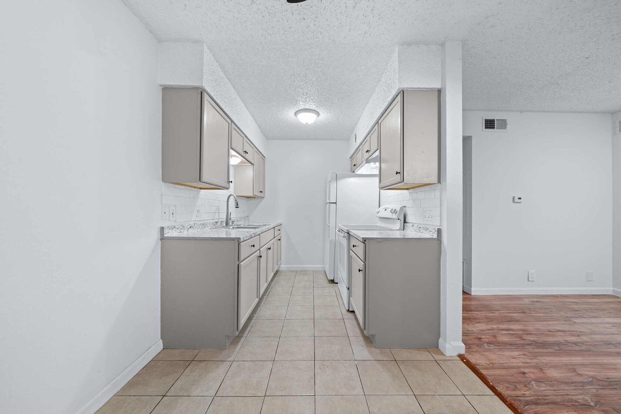 Building Photo - 9008 Galewood Dr