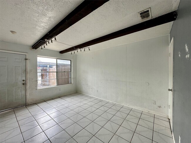 Building Photo - 13517 Castilian Dr