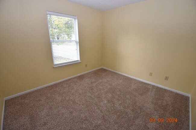 Building Photo - 3 Bedroom, 2 Full Bath Home in Greenfield