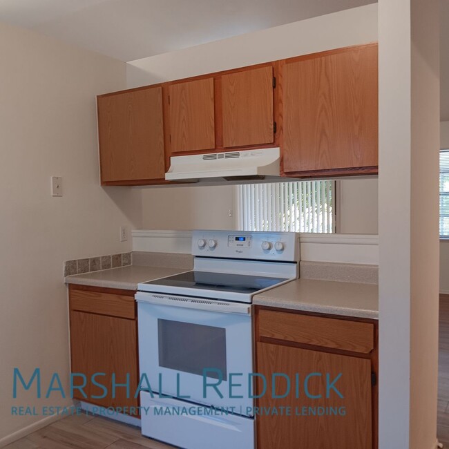 Building Photo - Charming 3 Bedroom 2 Bathroom Single Famil...