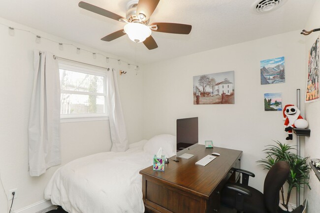 Building Photo - Stylish 3-Bed Brick Home in Central VB!